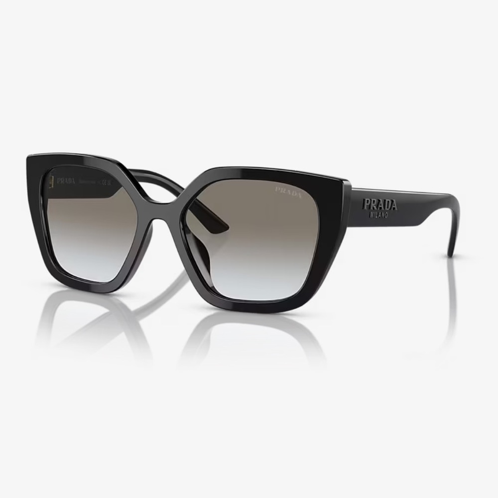 Almost brand new, no scratches, polarized Prada sunglasses
